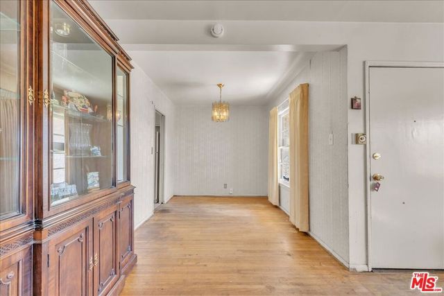 13621 Addison Street, Sherman Oaks, CA 91423