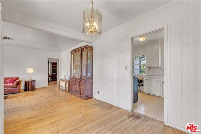 13621 Addison Street, Sherman Oaks, CA 91423