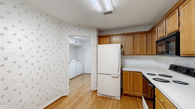 8301 Bellis Way, Lyndon, KY 40242