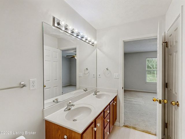 8301 Bellis Way, Lyndon, KY 40242