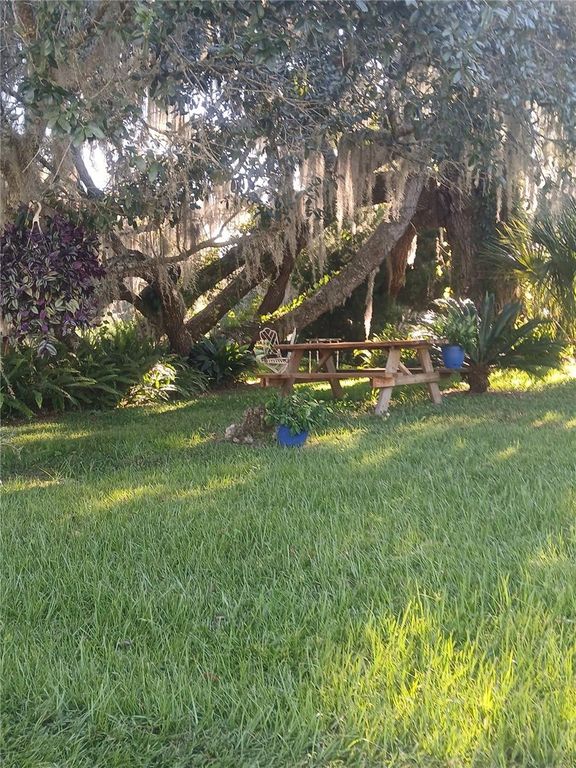 Image 11 of property listing at 10360 W COUNTY ROAD 18, Lake Butler, FL 32054