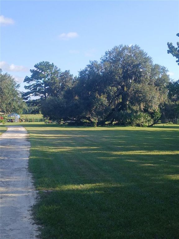 Image 27 of property listing at 10360 W COUNTY ROAD 18, Lake Butler, FL 32054