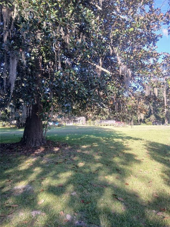 Image 28 of property listing at 10360 W COUNTY ROAD 18, Lake Butler, FL 32054