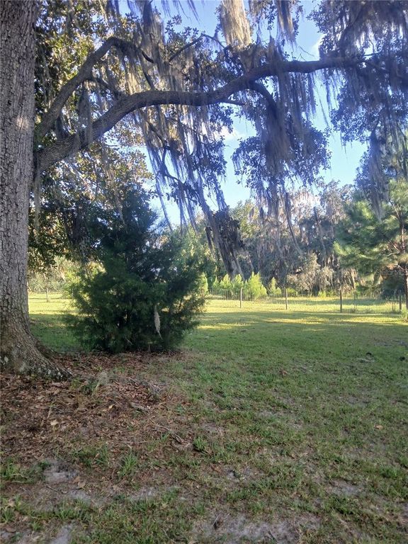 Image 29 of property listing at 10360 W COUNTY ROAD 18, Lake Butler, FL 32054