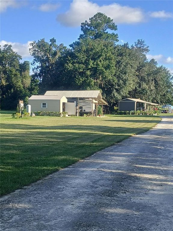 Image 6 of property listing at 10360 W COUNTY ROAD 18, Lake Butler, FL 32054