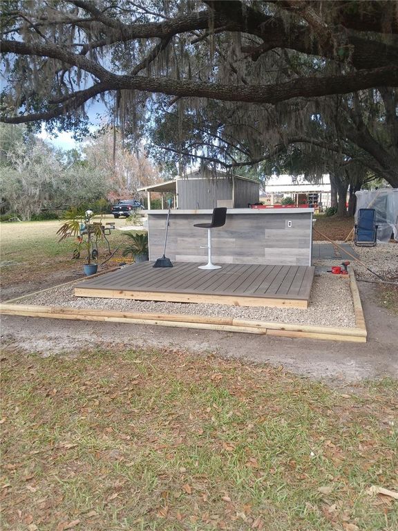 Image 10 of property listing at 10360 W COUNTY ROAD 18, Lake Butler, FL 32054