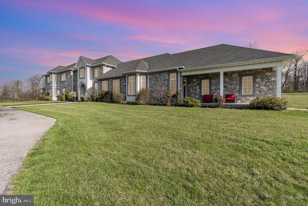 890 HOBART ROAD, Hanover, PA 17331
