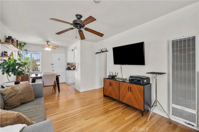 5658 Willowcrest Ave, North Hollywood, CA 91601