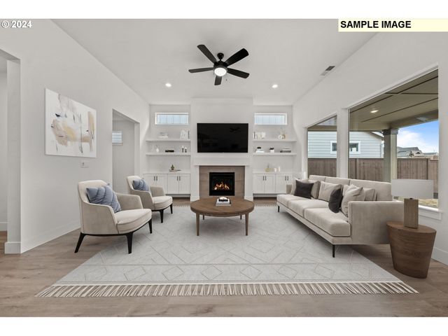 1833 S Pepperwood St, Canby, OR 97013