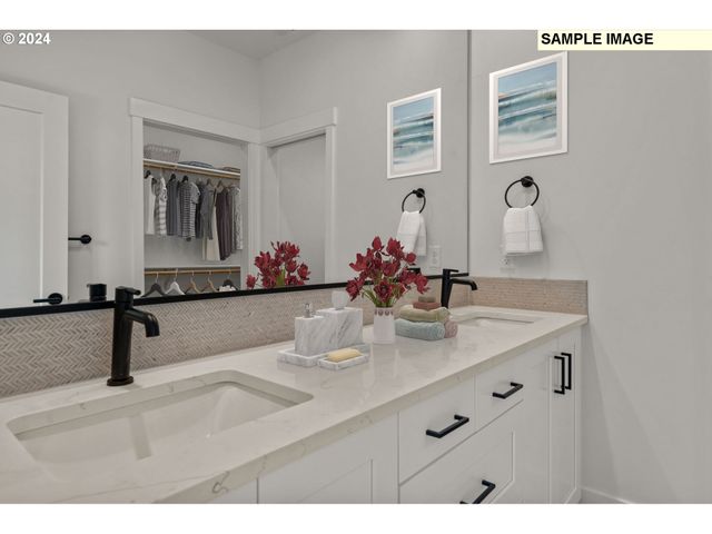 1833 S Pepperwood St, Canby, OR 97013