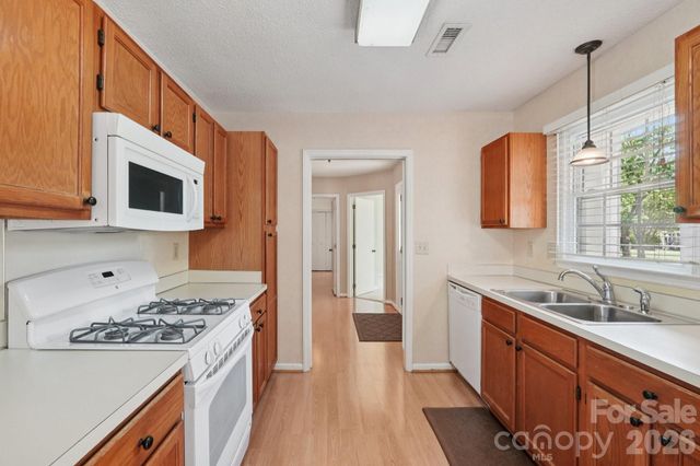 8801 Gamesford Drive, Charlotte, NC 28277