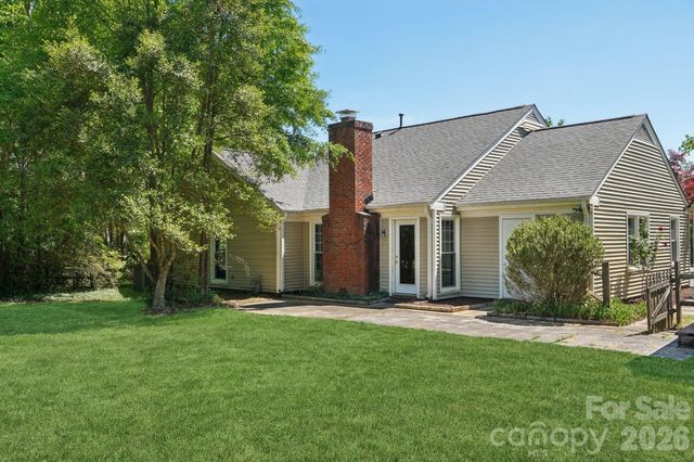 8801 Gamesford Drive, Charlotte, NC 28277