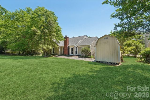 8801 Gamesford Drive, Charlotte, NC 28277