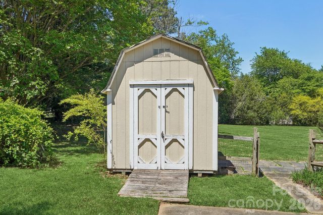 8801 Gamesford Drive, Charlotte, NC 28277