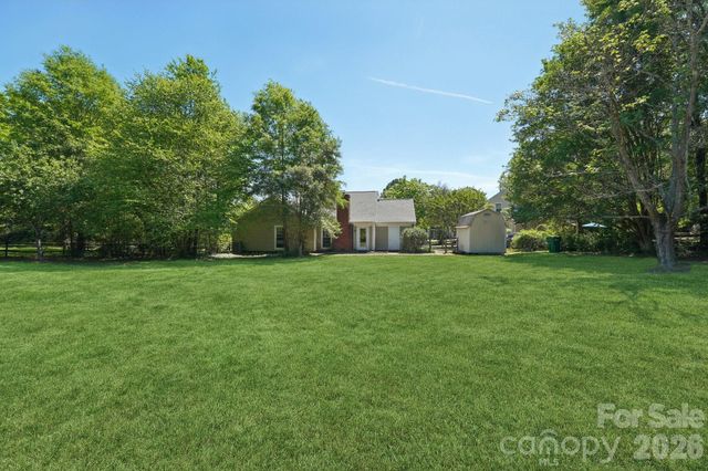 8801 Gamesford Drive, Charlotte, NC 28277