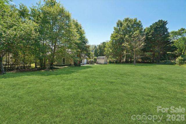 8801 Gamesford Drive, Charlotte, NC 28277