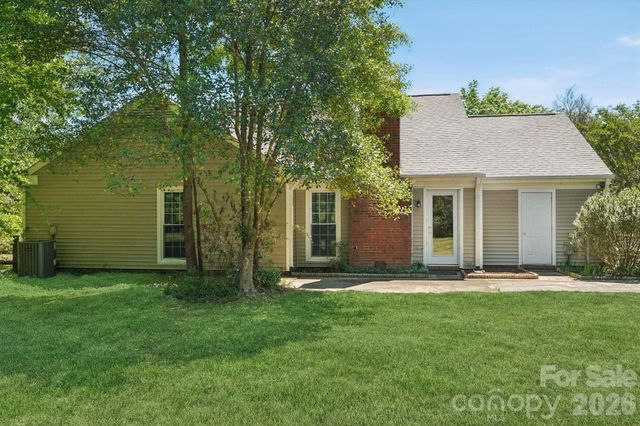 8801 Gamesford Drive, Charlotte, NC 28277