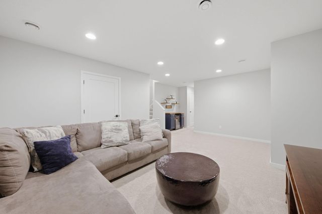 16186 Durango Trail, Lakeville, MN 55044