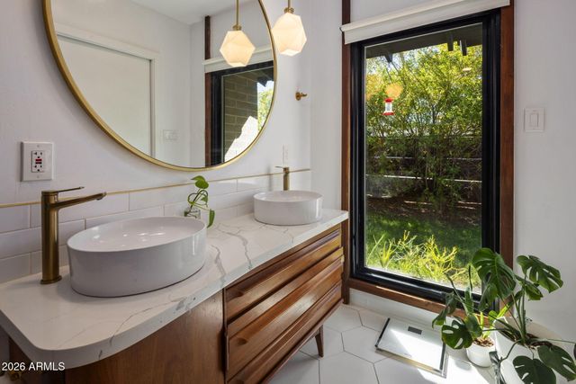 1630 E Solano Drive, Phoenix, AZ 85016