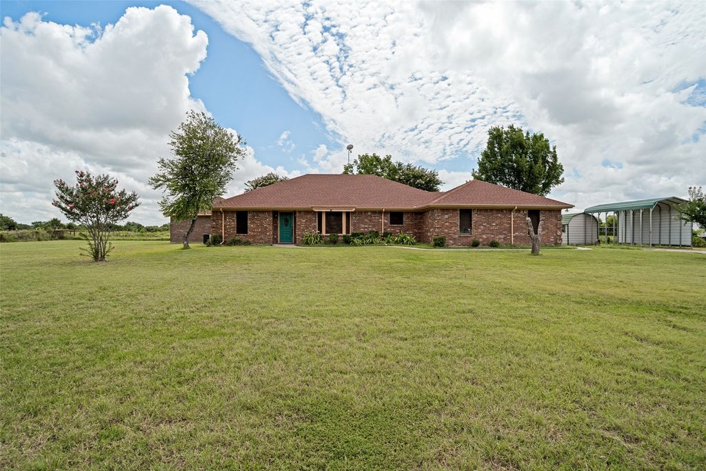 3511 County Road 1108, Celeste, TX 75423