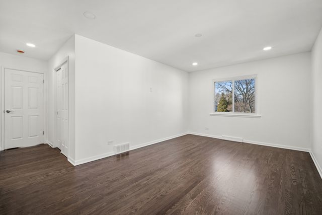 1155 Hackberry Road, Deerfield, IL 60015