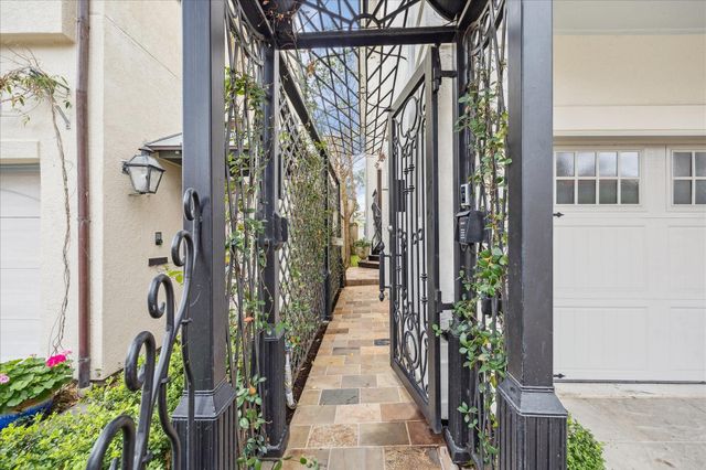 2211 Dunraven Lane, Houston, TX 77019