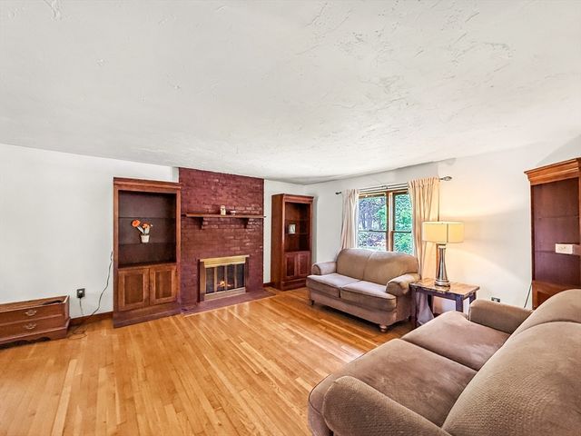 6 Philip St, Hudson, MA 01749