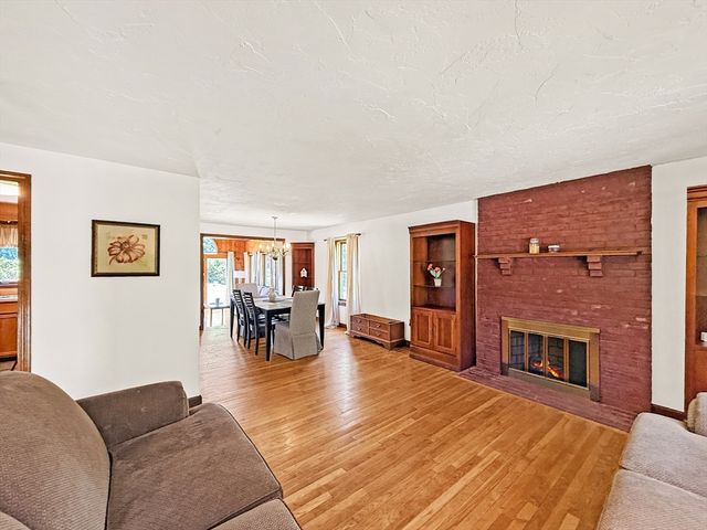 6 Philip St, Hudson, MA 01749