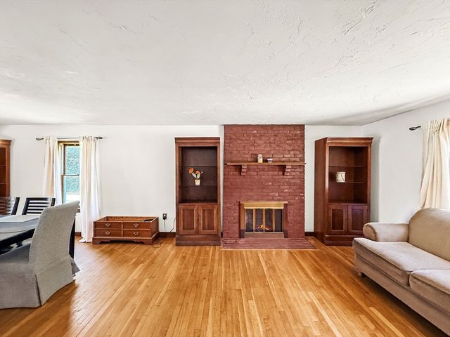 6 Philip St, Hudson, MA 01749