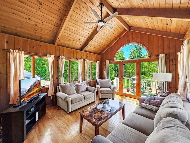 6 Philip St, Hudson, MA 01749