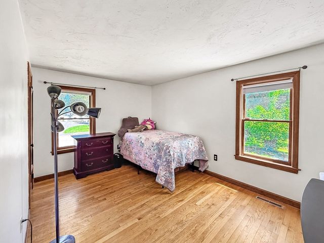6 Philip St, Hudson, MA 01749