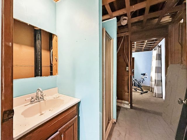6 Philip St, Hudson, MA 01749
