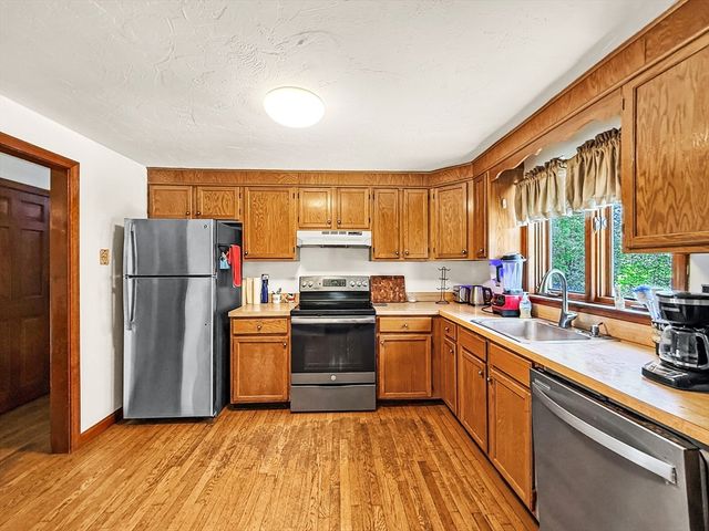 6 Philip St, Hudson, MA 01749