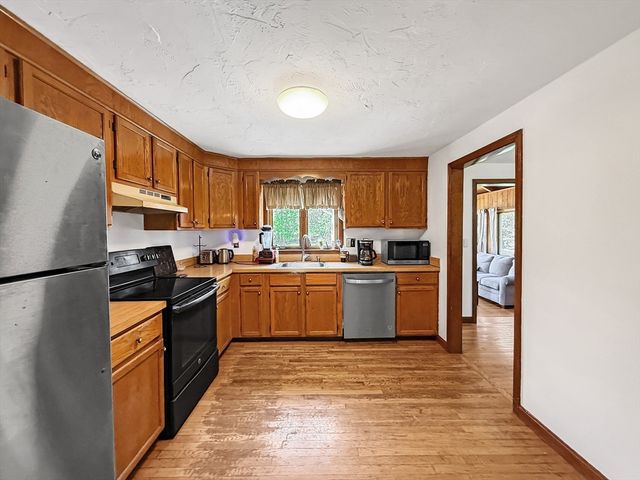 6 Philip St, Hudson, MA 01749