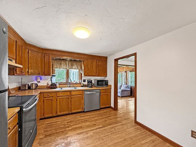 6 Philip St, Hudson, MA 01749