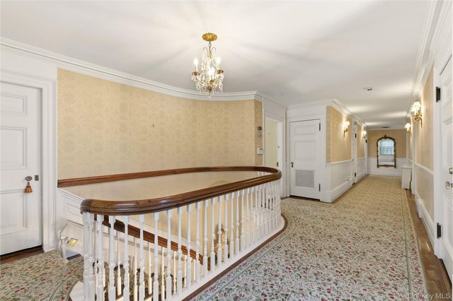 42 Clocktower Lane, Old Westbury, NY 11568