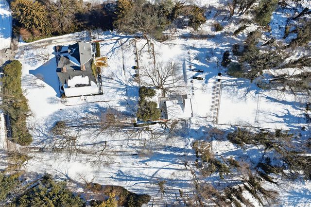 42 Clocktower Lane, Old Westbury, NY 11568