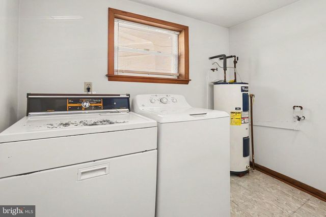 1911 MARY LANE, Carlisle, PA 17013