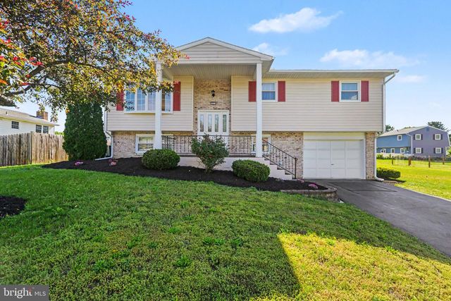 1911 MARY LANE, Carlisle, PA 17013
