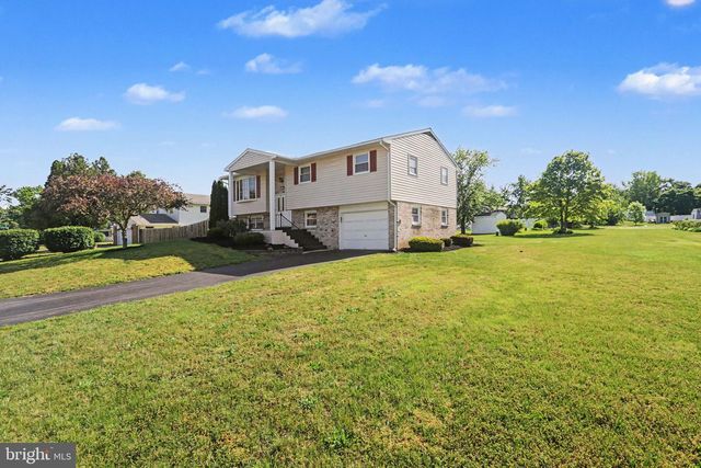 1911 MARY LANE, Carlisle, PA 17013