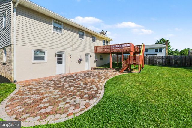 1911 MARY LANE, Carlisle, PA 17013