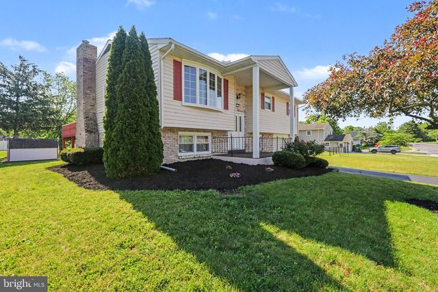 1911 MARY LANE, Carlisle, PA 17013