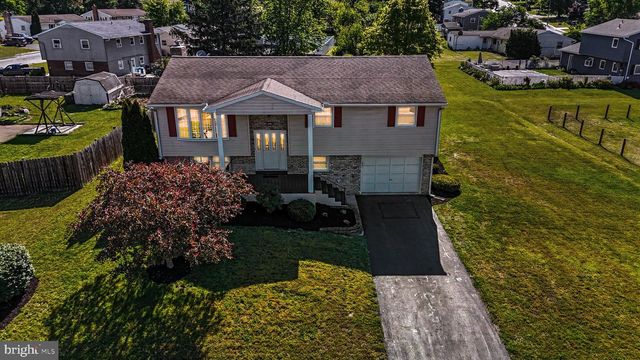 1911 MARY LANE, Carlisle, PA 17013