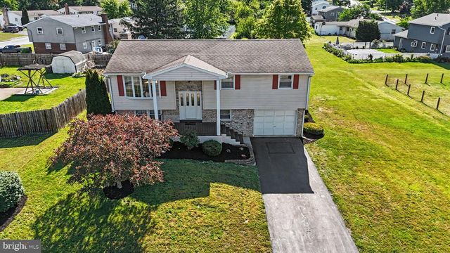 1911 MARY LANE, Carlisle, PA 17013