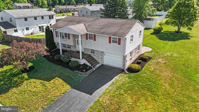 1911 MARY LANE, Carlisle, PA 17013