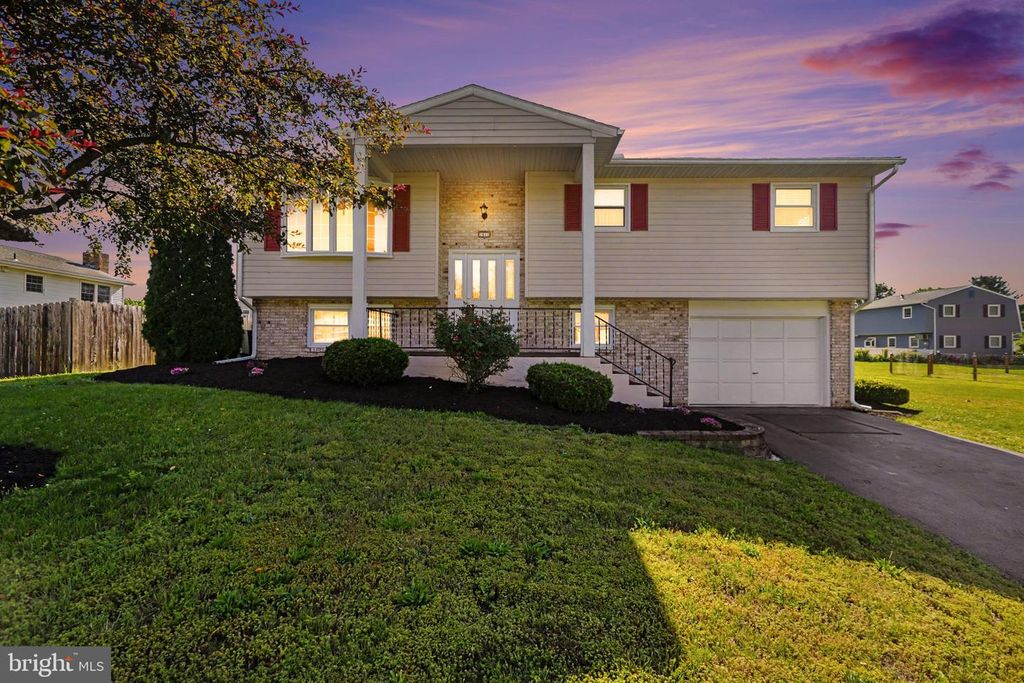 1911 MARY LANE, Carlisle, PA 17013