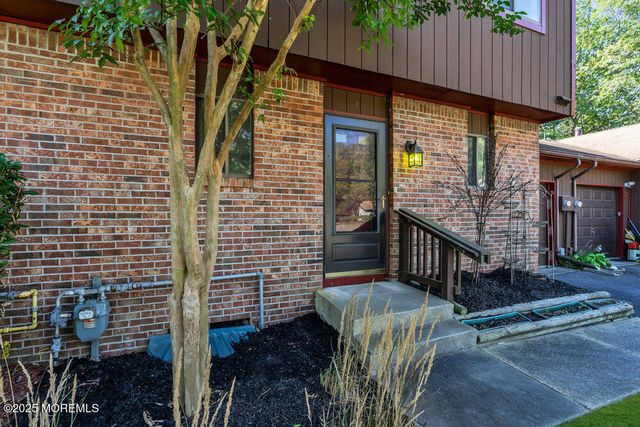 7 Cardinal Lane, Howell, NJ 07731