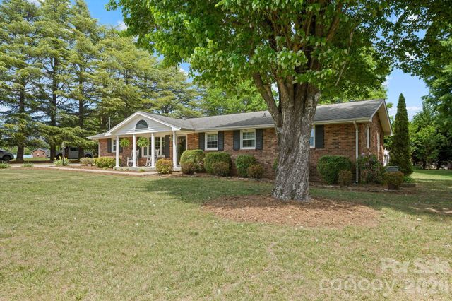 3328 Sulphur Springs Road NE, Hickory, NC 28601