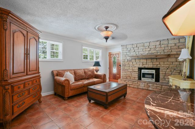 3328 Sulphur Springs Road NE, Hickory, NC 28601
