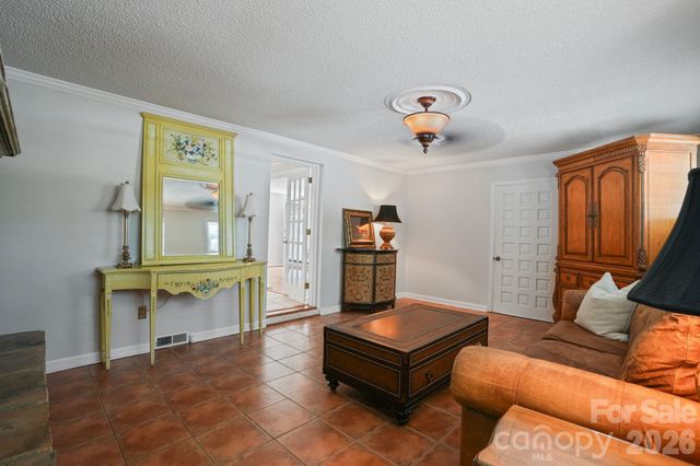 3328 Sulphur Springs Road NE, Hickory, NC 28601